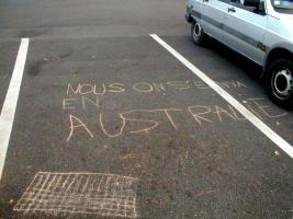 Des graffitis sur le parvis