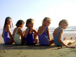 Brochette de filles en nattes balinaises